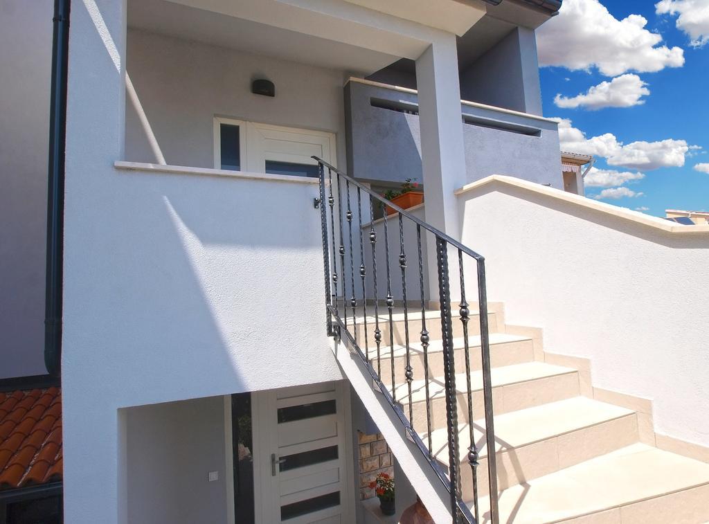 Apartments Nadija 1366 Пула Екстериор снимка