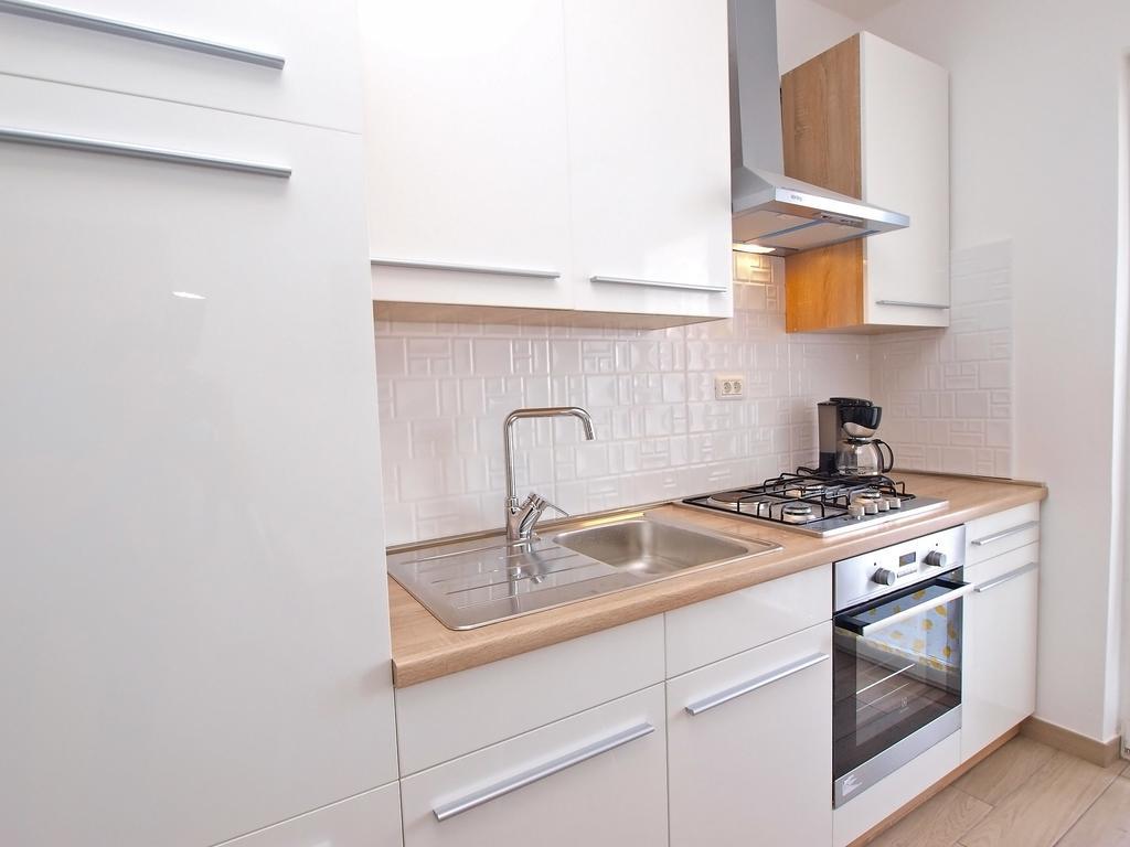 Apartments Nadija 1366 Пула Екстериор снимка