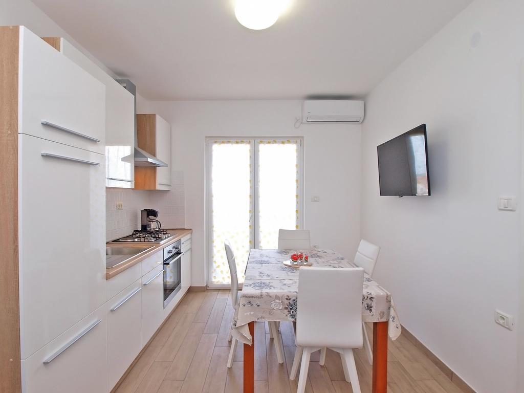 Apartments Nadija 1366 Пула Екстериор снимка