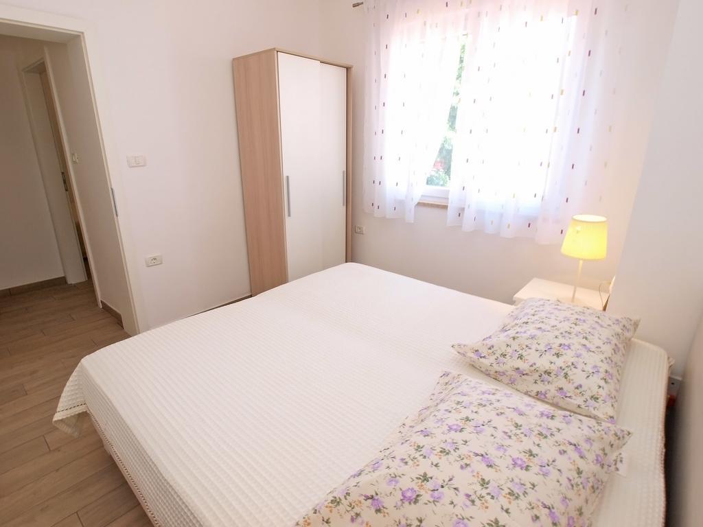 Apartments Nadija 1366 Пула Екстериор снимка
